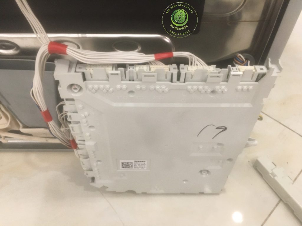 Sửa máy rửa bát Miele lỗi không hoạt động - sửa mạch nguồn