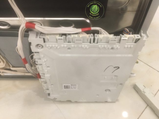 Sửa máy rửa bát Miele lỗi không hoạt động - sửa mạch nguồn