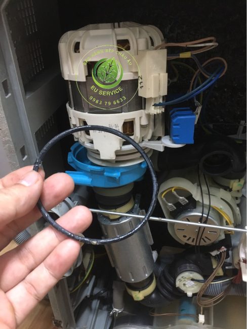 Sửa máy rửa bát Teka lỗi rò nước động cơ