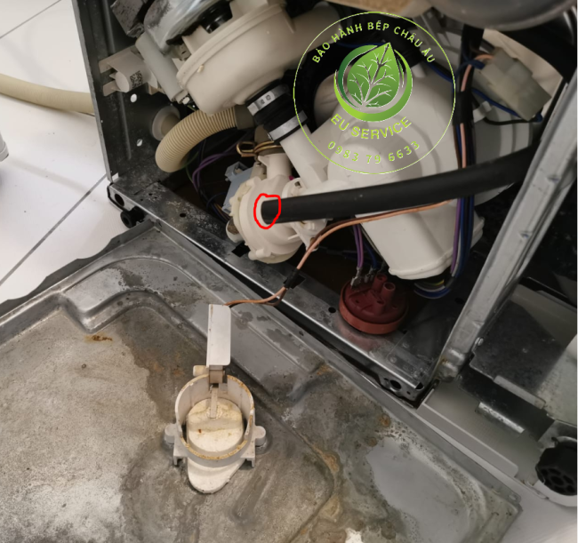Sửa máy rửa bát indesit lỗi chảy nước đáy máy