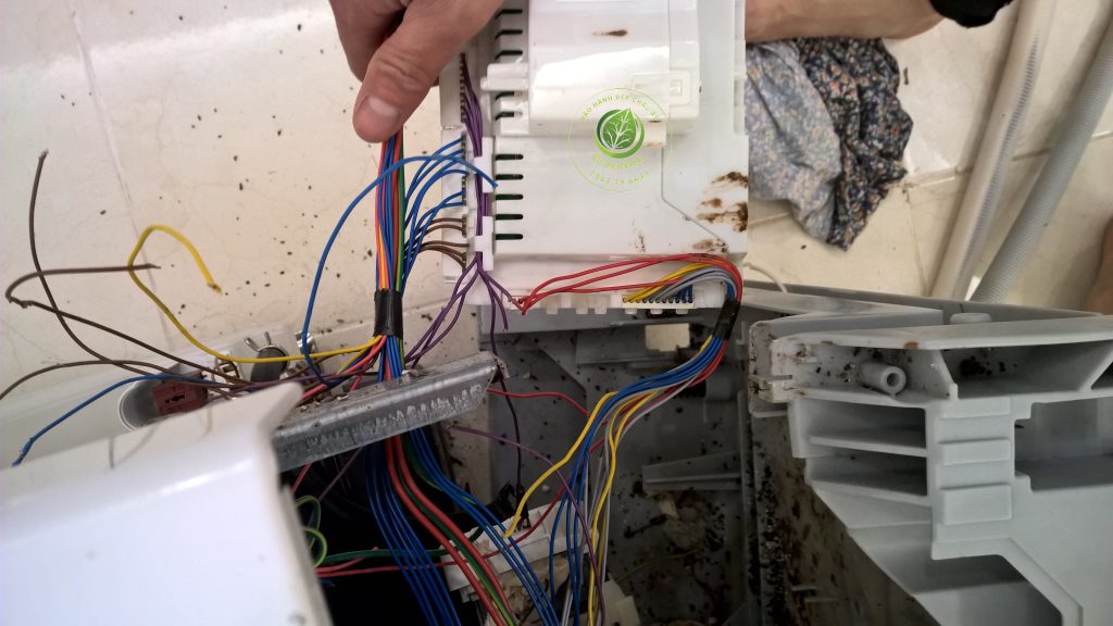 Sửa máy rửa bát siemens lỗi không nguồn - chuột cắn dây