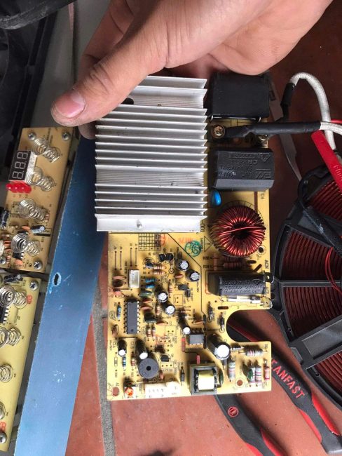 Thay-bo-mạch-bếp-từ-faber