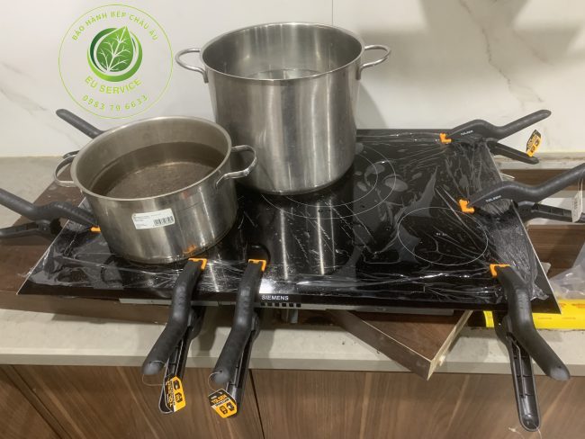 thay mặt kính bếp từ siemens chính hãng tại nhà