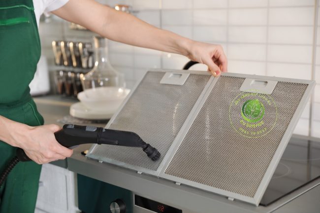 cách vệ sinh lưới lọc hút mùi đơn giản - hiệu quả