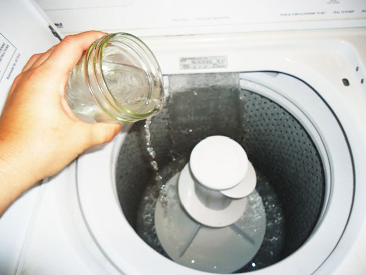 Cách vệ sinh máy giặt quần áo bằng giấm