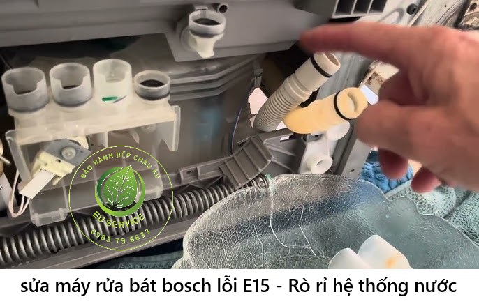 máy rửa bát bosch lỗi E15 - rò rỉ đường ống nước trong máy