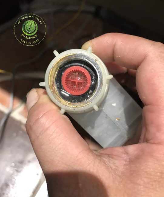 máy rửa bát bosch lỗi E18 - tắc cặn canxi đầu cấp nước, hoặc lỗi cụm van từ đầu vào