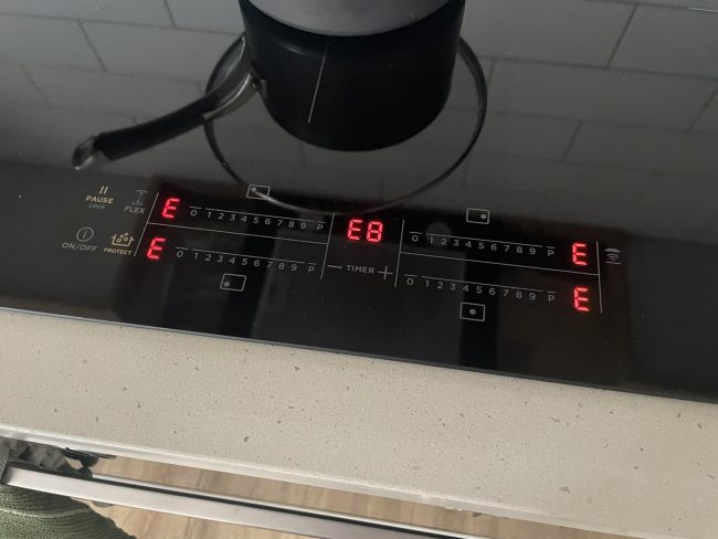 nguyên nhân lỗi E8 bếp từ electrolux