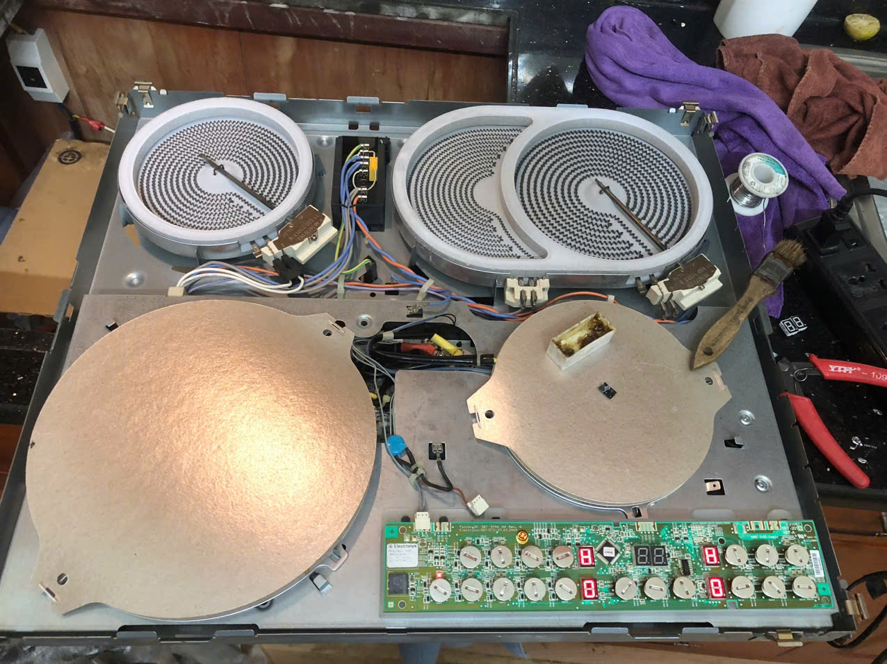 sửa bếp điện từ hỗn hợp AEG