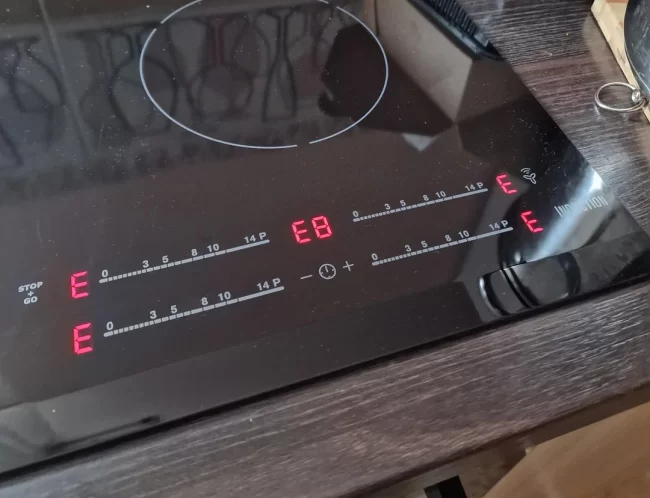 sửa-bếp-từ-electrolux-e8