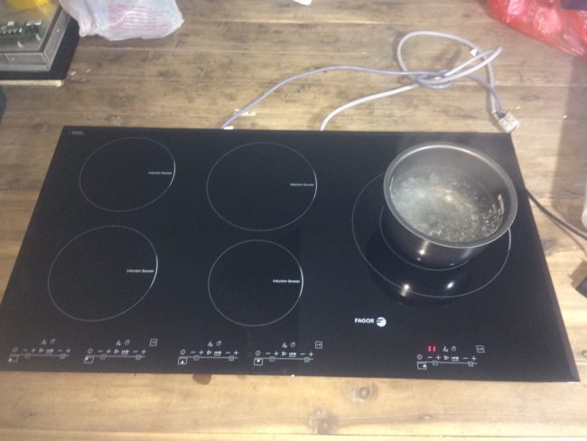 sửa chữa bếp từ lỗi E2 tại nhà