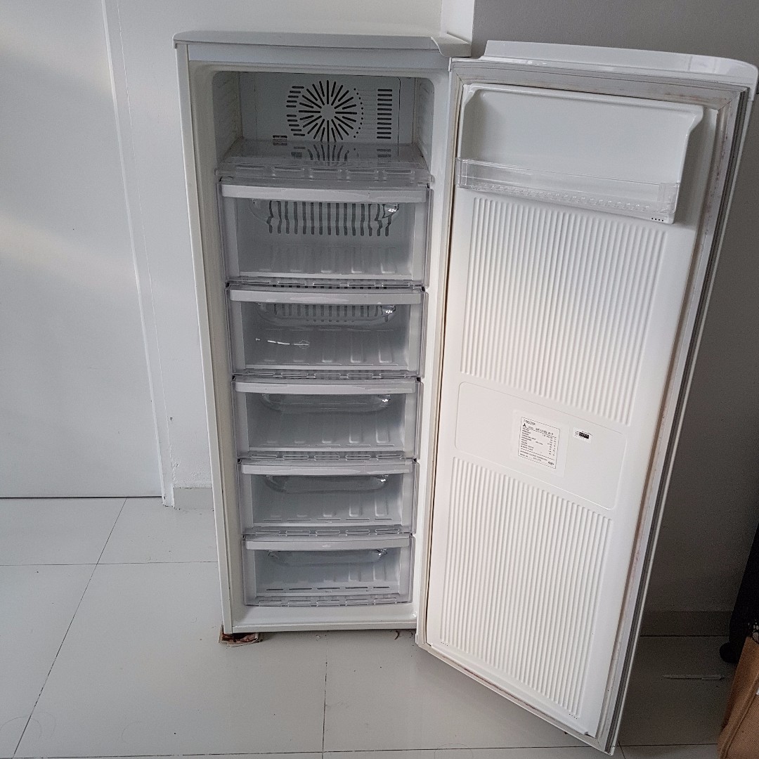 Sửa chữa tủ lạnh nhật Mitsubishi tại nhà ở Đà Nẵng