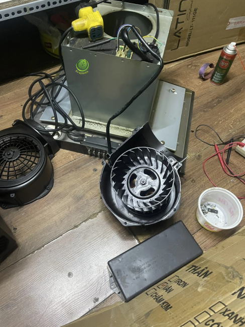 sua-may-hut-mui-napoliz-tai-nha