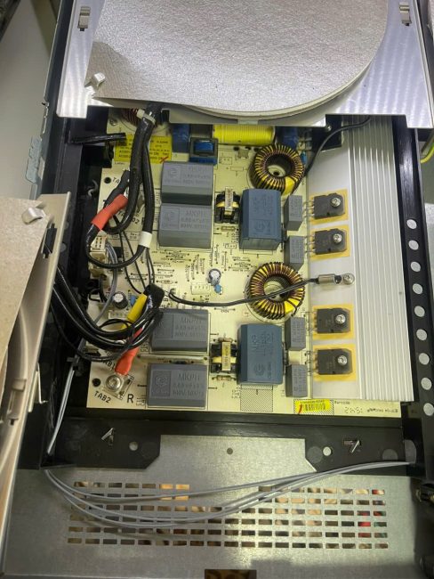 thay-bo-mạch-công-suất-bếp-từ-electrolux