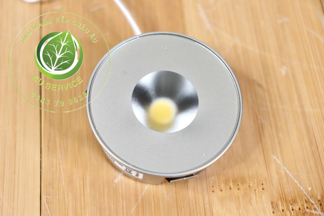 thay bóng đèn chính hãng hút mùi miele