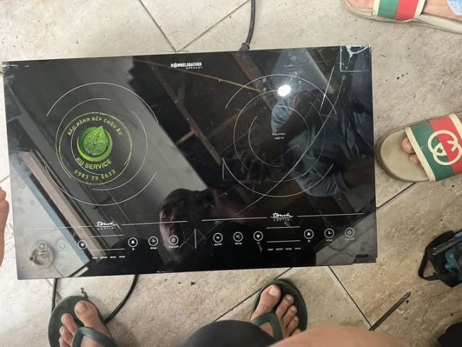 thay-kính-bếp-từ-rommelsbacher-chính-hãng