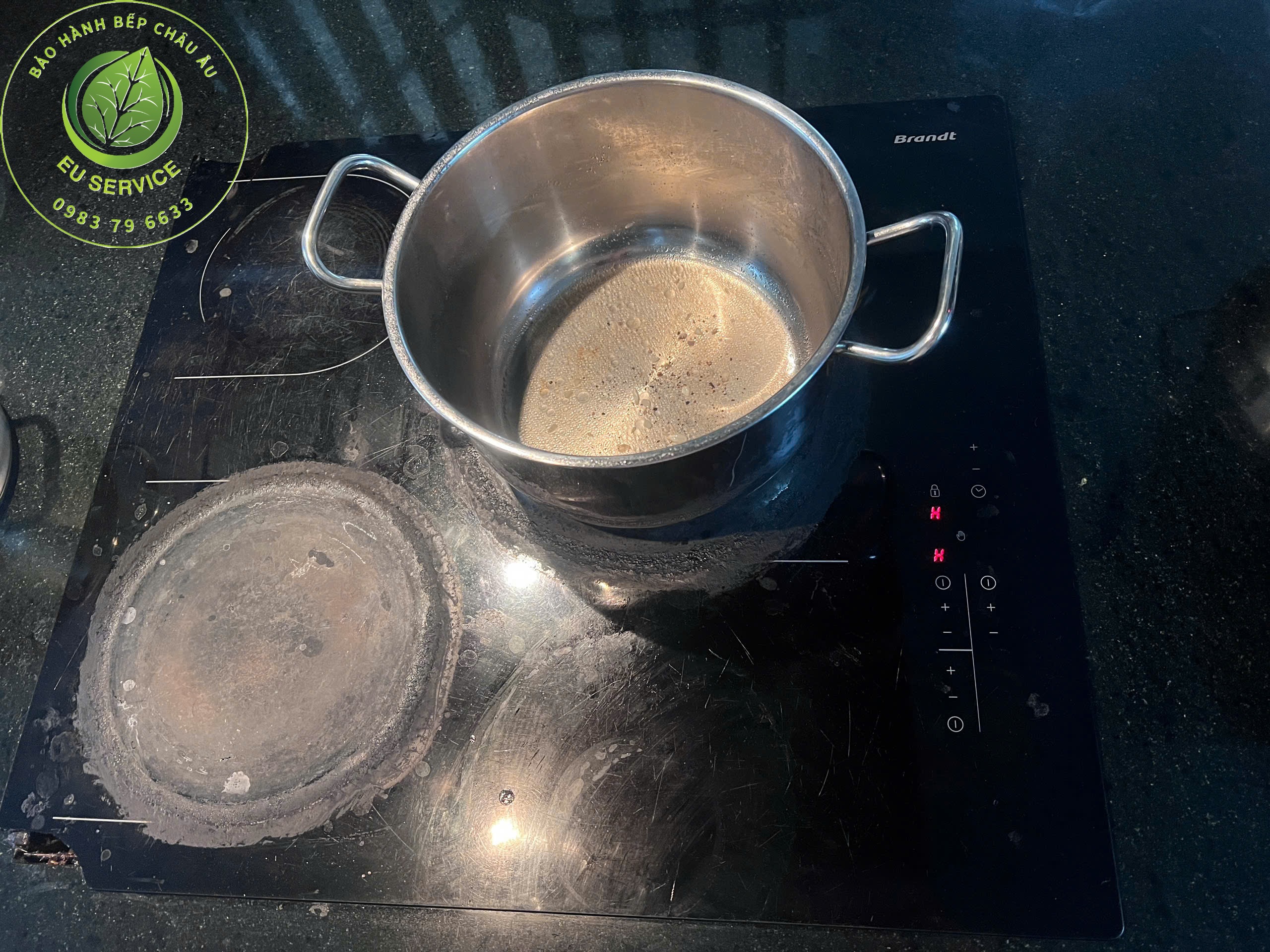 thay mặt kính bếp từ Brandt