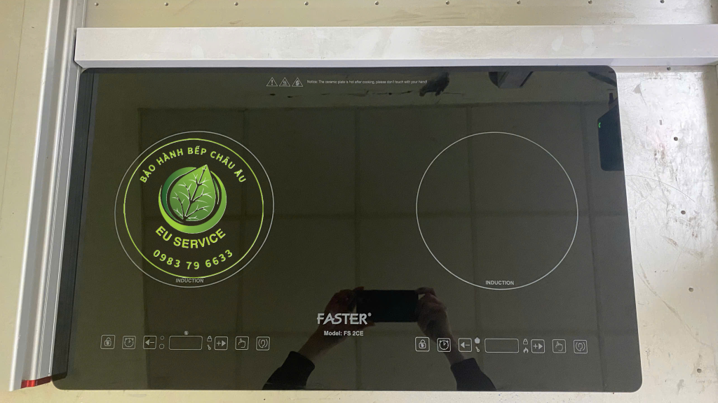 thay mặt kính bếp từ Faster