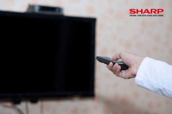 tivi-sharp-khong-len-nguon-cach-khac-phuc