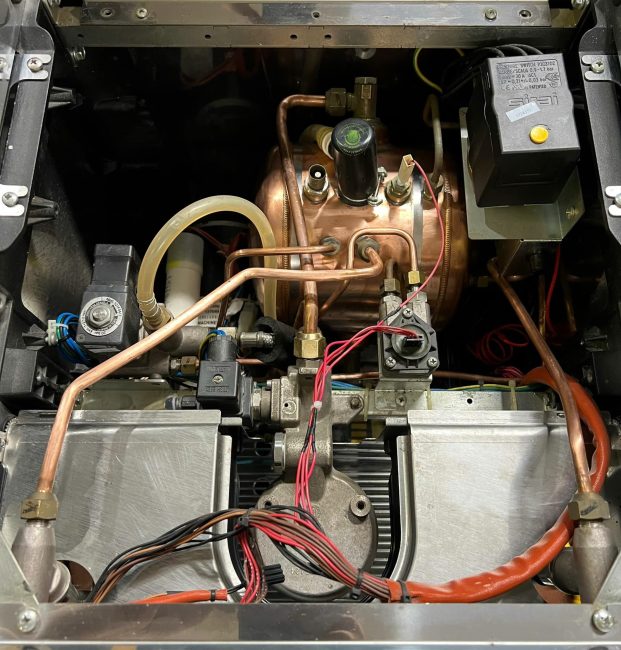 vệ sinh chuyên sâu máy pha cafe Casadio