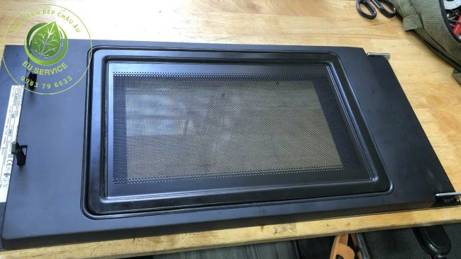 Thay kính lò nướng lò vi sóng bosch