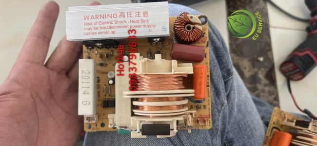 Thay bo mạch inverter lò vi sóng nội địa nhật