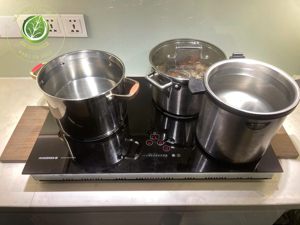 Dịch vụ thay kính bếp từ rosieres tại nhà - thử tải mặt kính sau khi thay thế