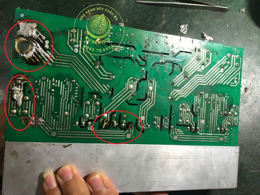 Bo mạch công suất bếp từ Malloca bị chập