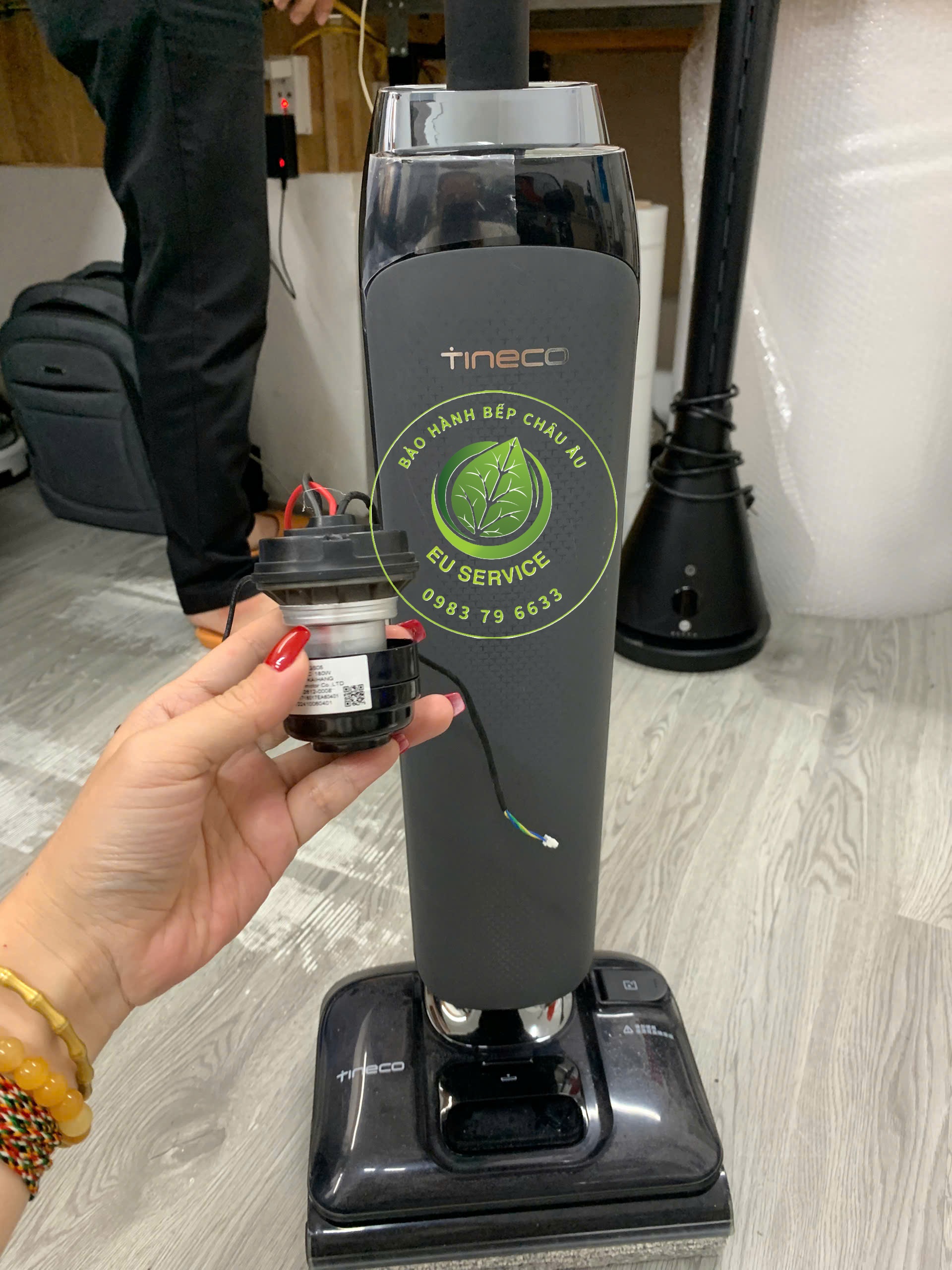 Sửa cây lau nhà tineco lỗi động cơ