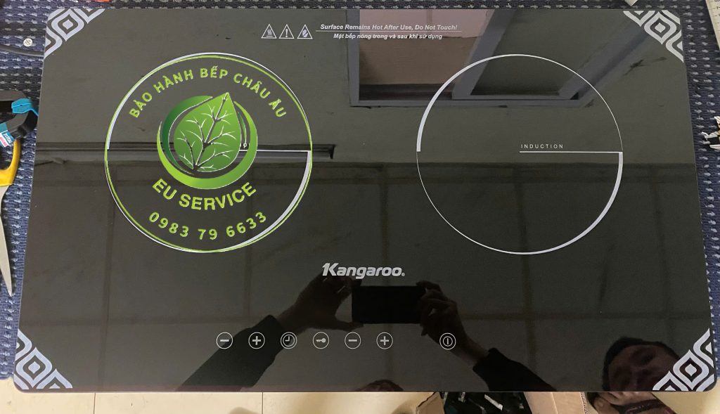 thay mặt kính bếp từ Kangaroo chính hãng