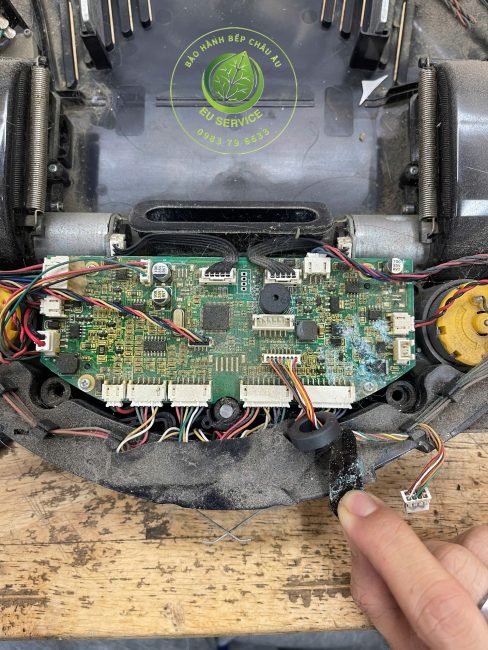 Thay bo mạch robot hút bụi medion 19511