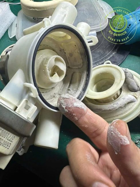 Máy rửa bát không dùng muối - tắc cặn canxi cháy bơm