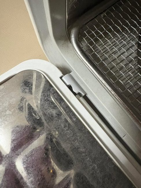 Sửa máy tiệt trùng sữa uv hỏng bản lề 