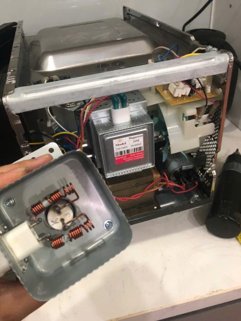 sửa-đèn-cao-tần-lò-vi-sóng-can-zy-tại-nhà-khách-hàng