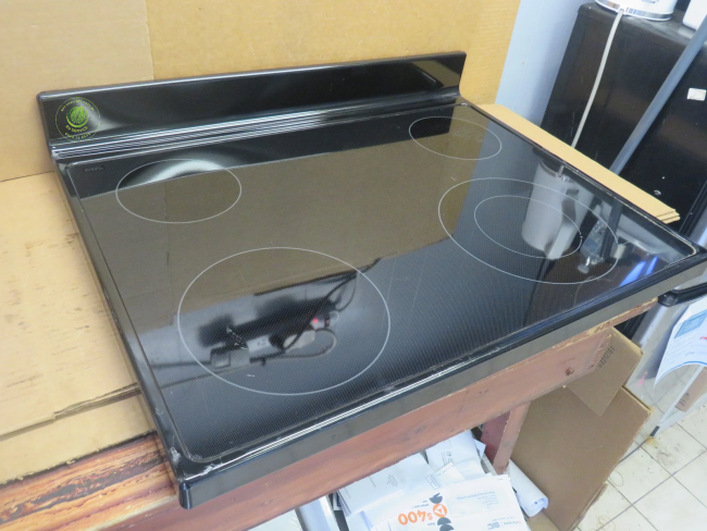 thay kính bếp từ liền lò viking cho khách vinhome landmark