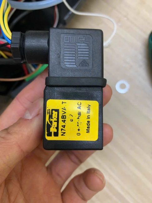 thay van từ máy pha cafe rocket